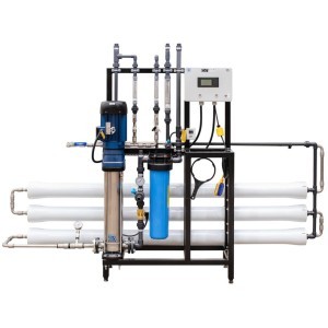 AWT ROB-1000L (6/4040-2W) - установка обратного осмоса на солоноватую воду с насосом